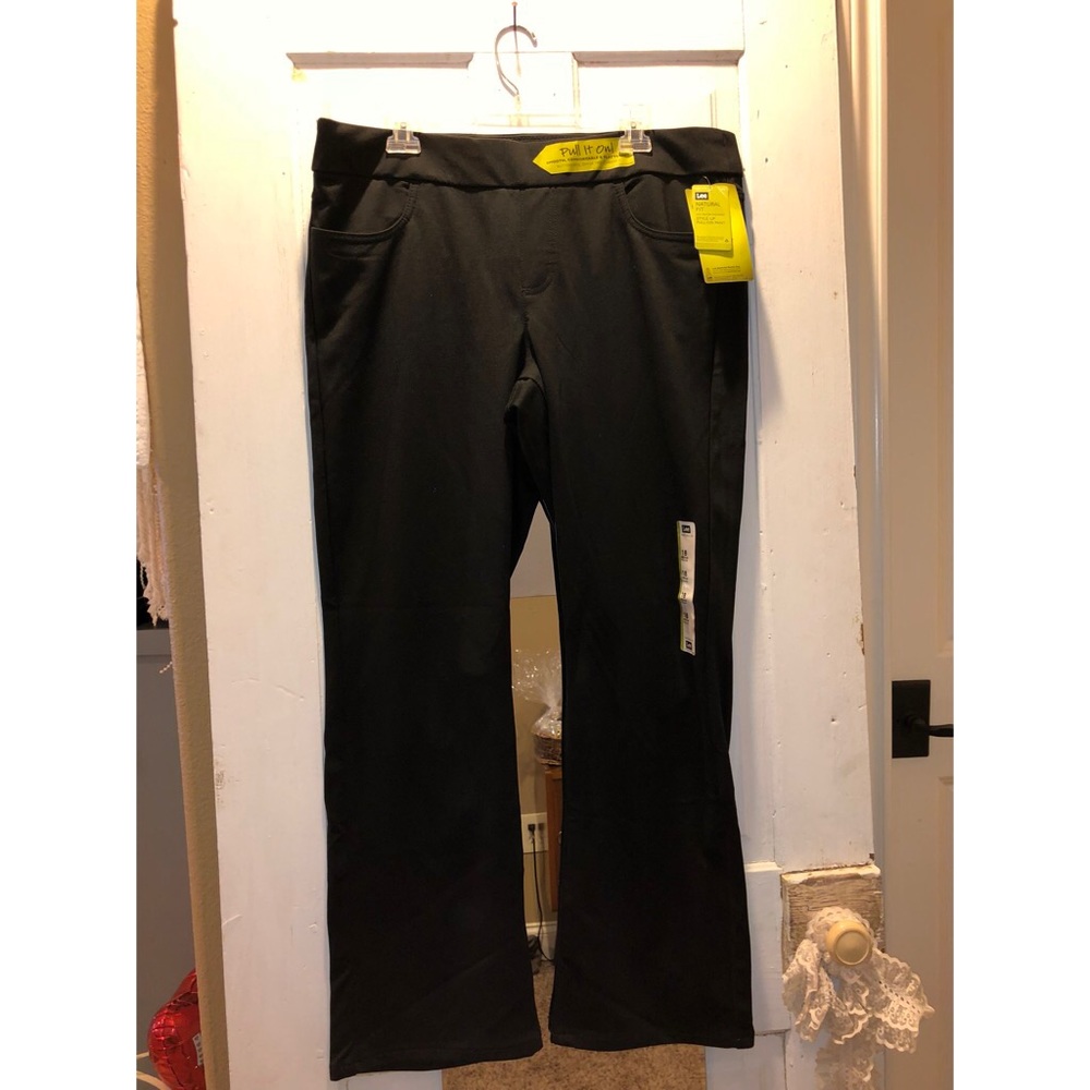 NWT Lee Women’s Natural Fit Pull On Barely Boot